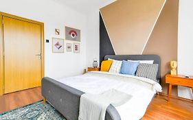 3 Rooms Together Budget Central Stay
